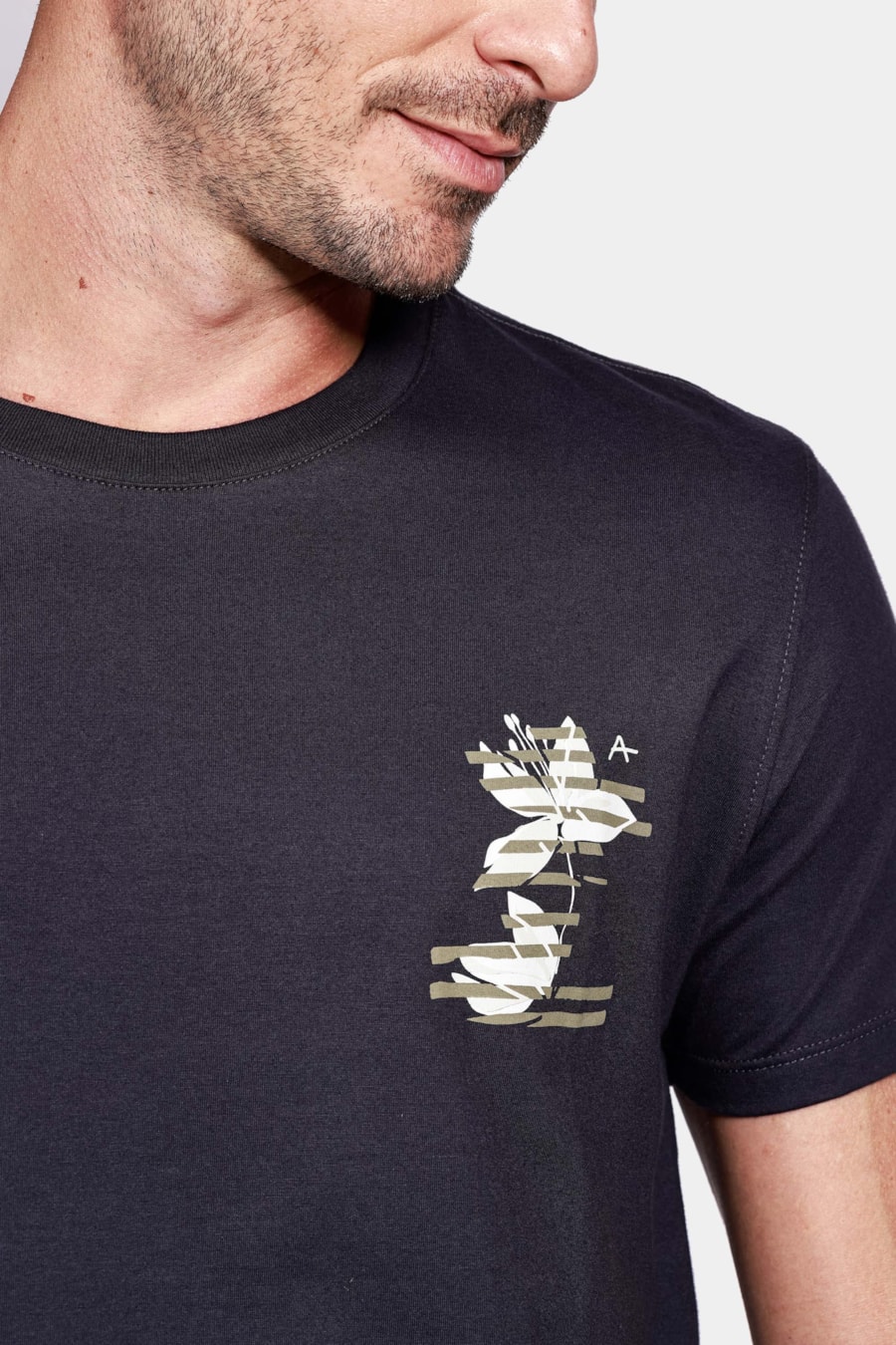 Camiseta Lírio Listras Marinho — foto 3 de 4