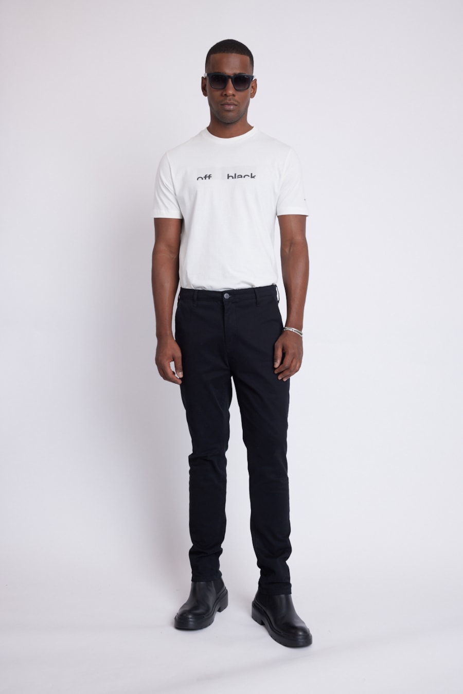 Camiseta Malha Lettering Com Manga Curta Off White — foto 2 de 5