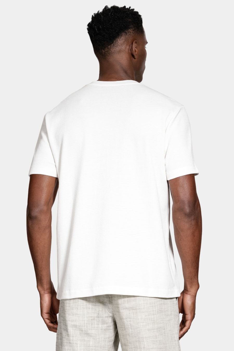 Camiseta Malha Texturizada Manga Curta e Bordado Off White — foto 4 de 5