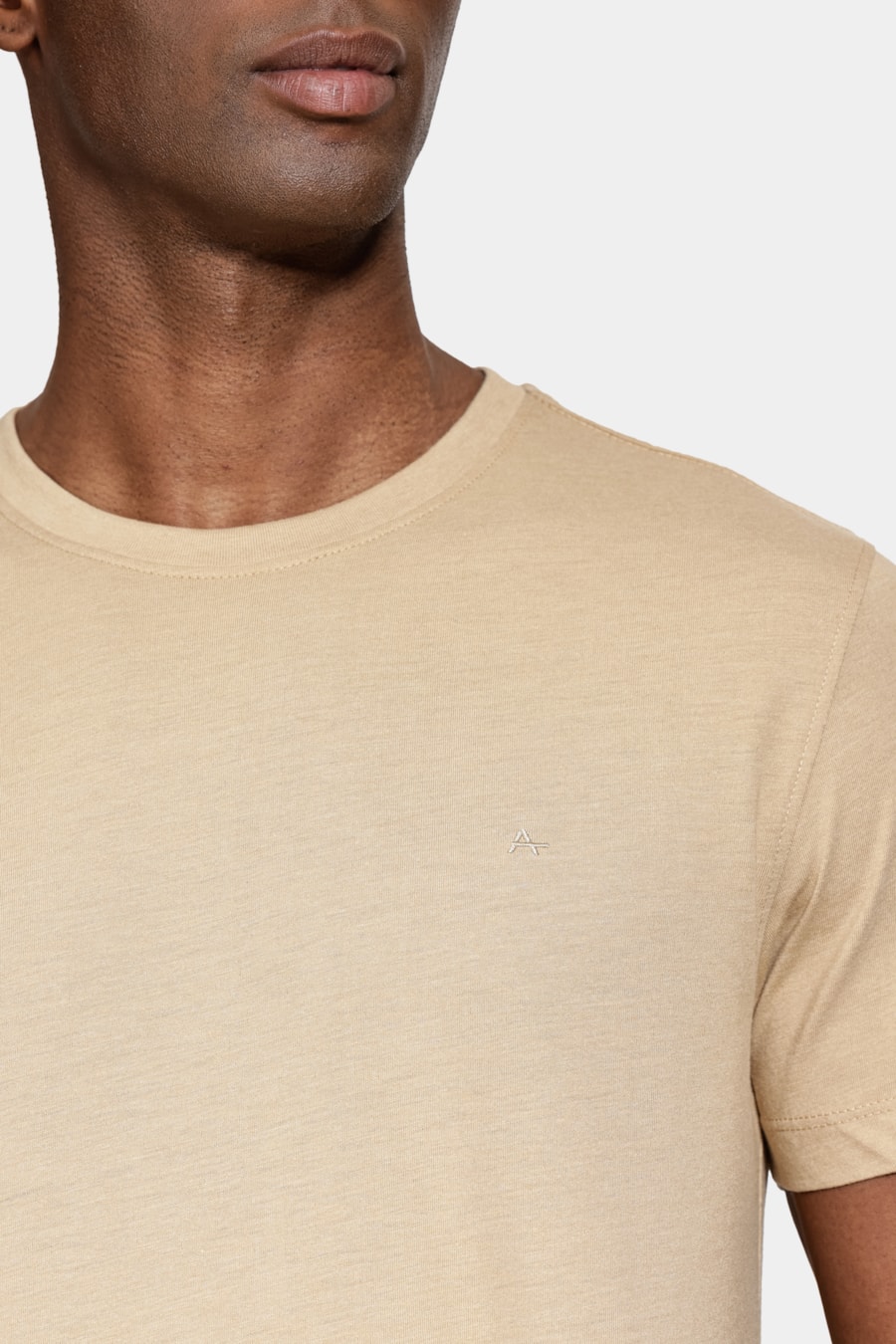 Camiseta Manga Curta Algodão Básica Areia — foto 3 de 5