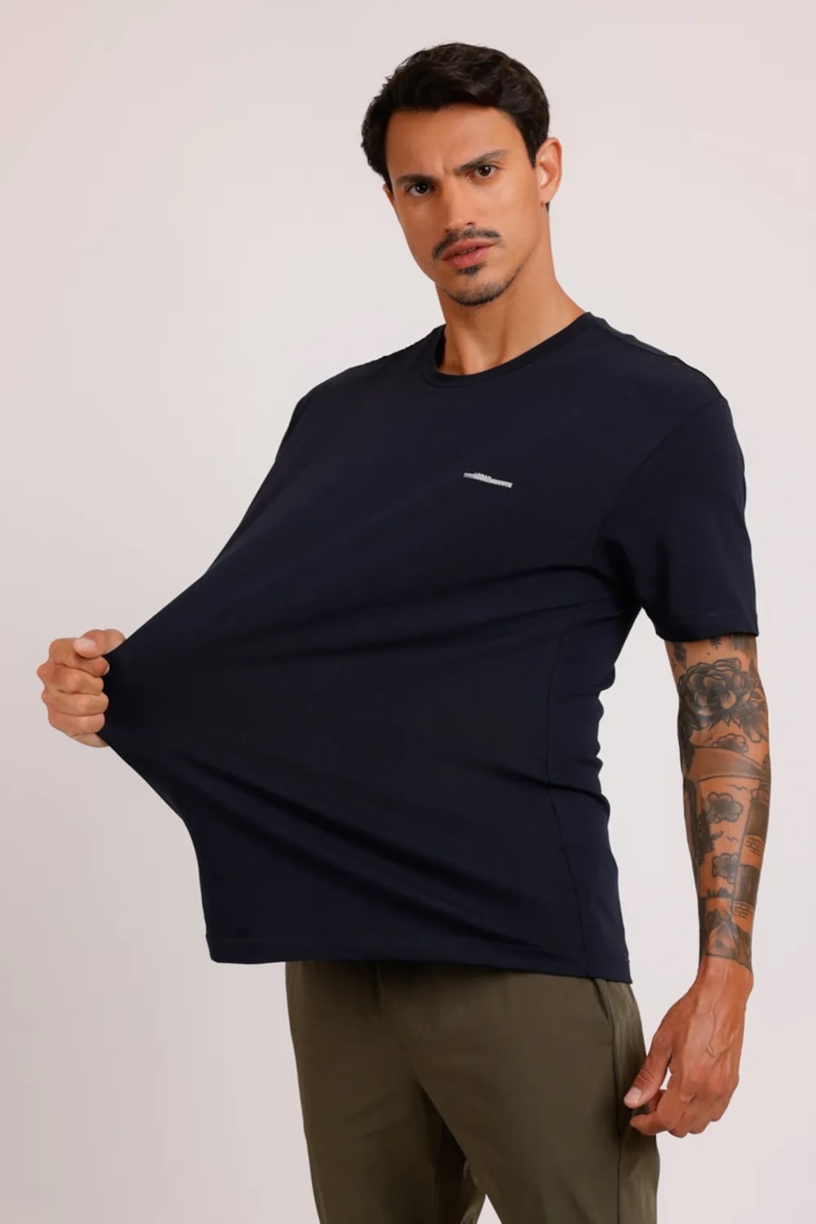 Camiseta Manga Curta Algodão Gola Careca Marinho — foto 4 de 5