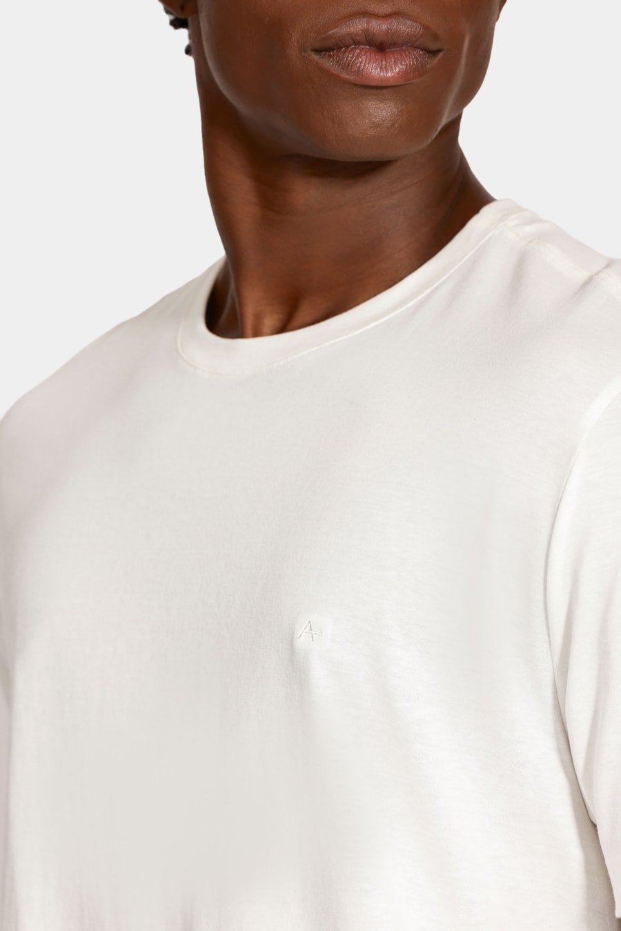 Camiseta Manga Curta Algodão Peruano Off White — foto 3 de 6