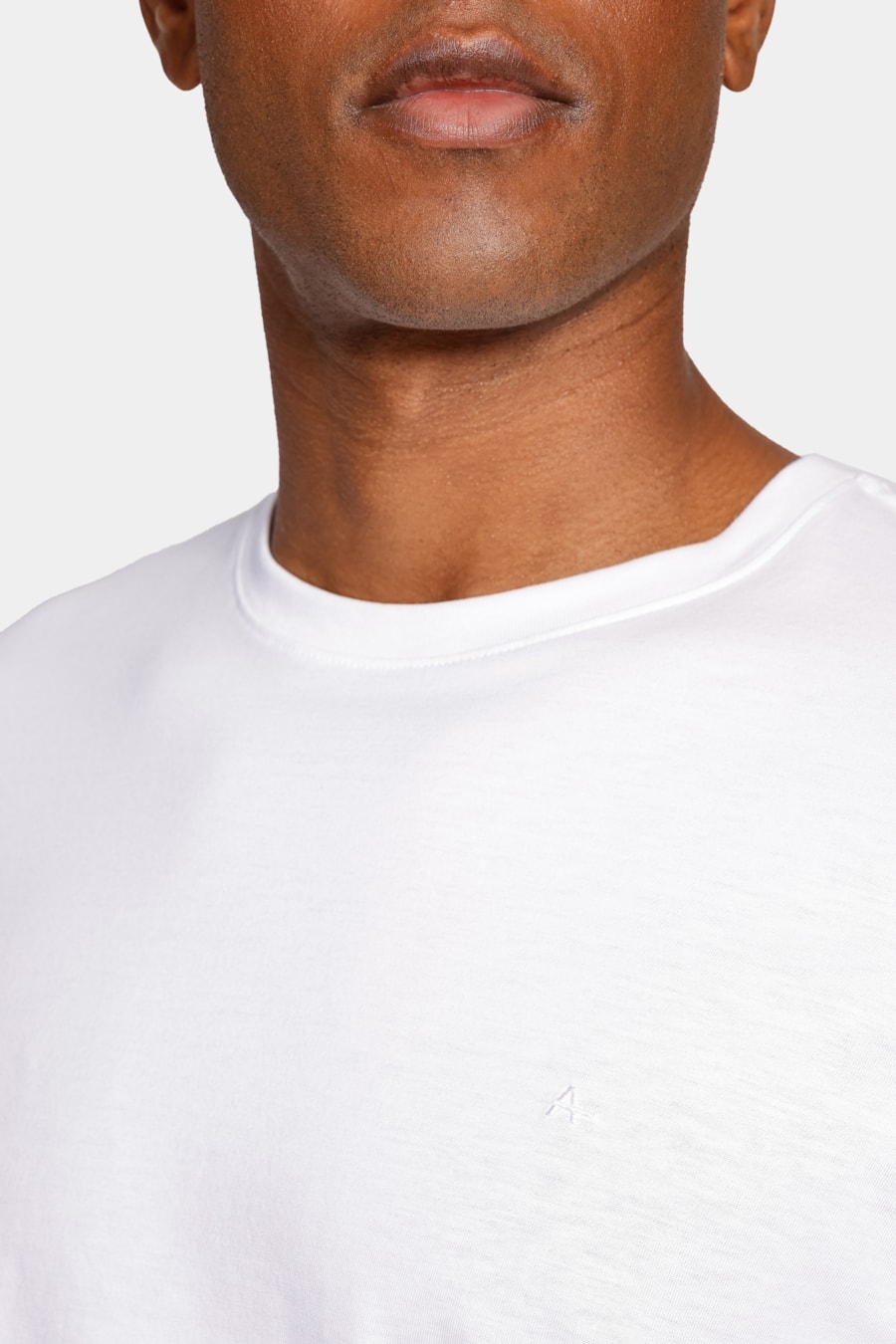 Camiseta Manga Curta Algodão Pima Branco — foto 3 de 5