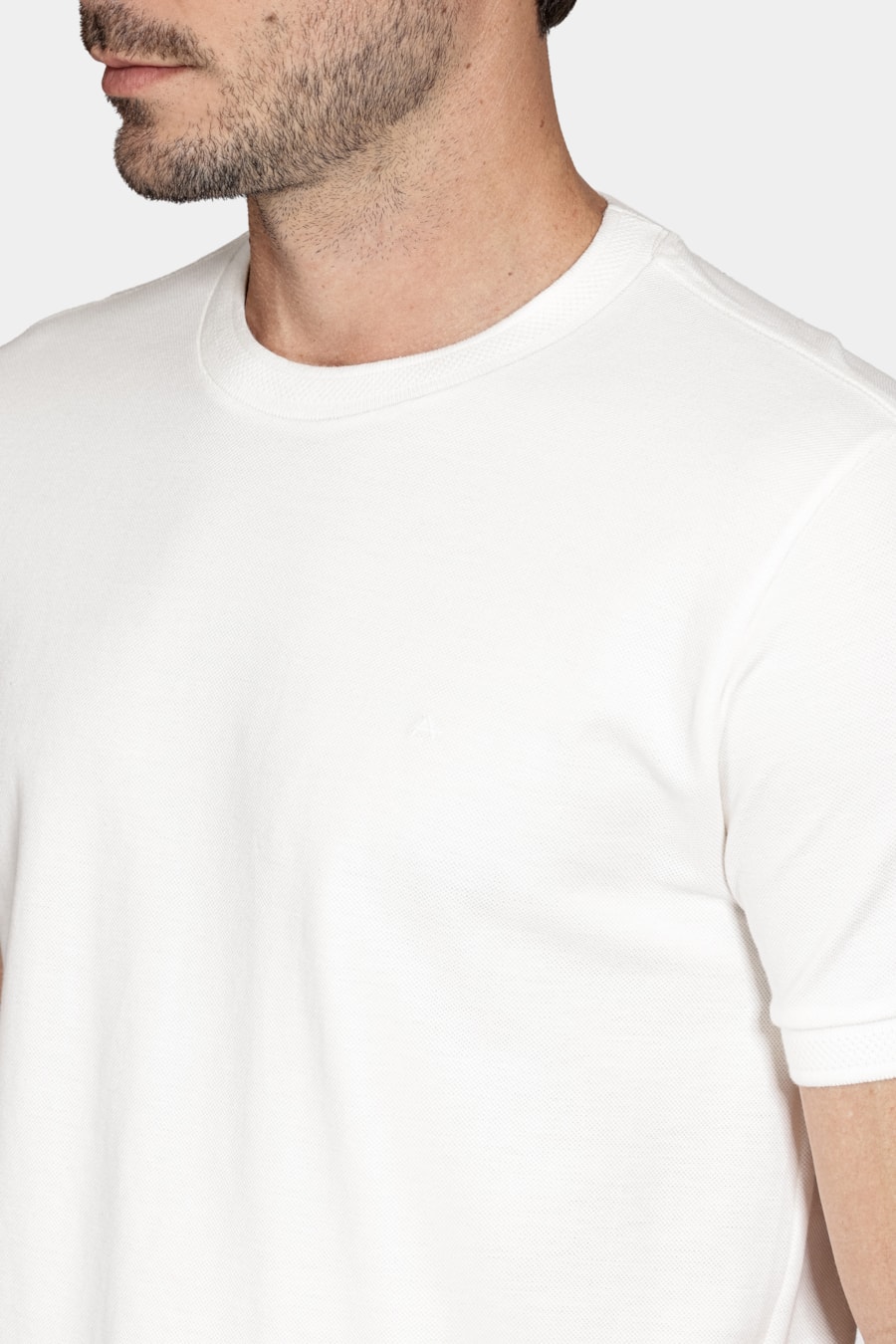 Camiseta Manga Curta Algodão Piquet Off White — foto 3 de 5