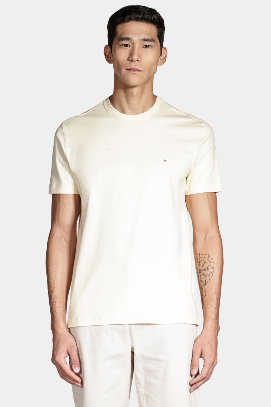 Camiseta Manga Curta Básica Amarelo Pastel — foto 1 de 4