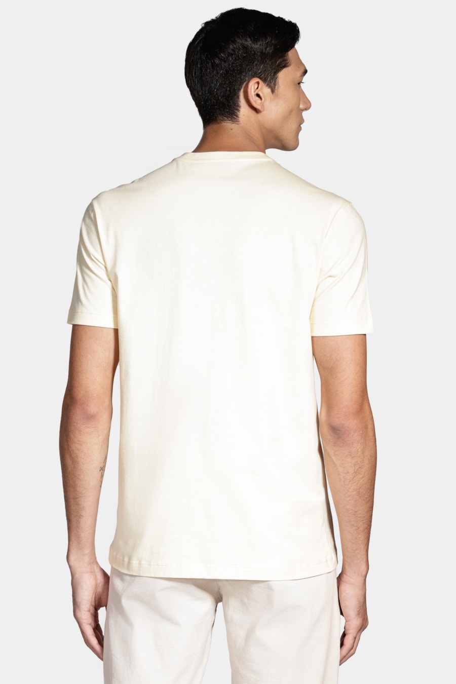 Camiseta Manga Curta Básica Amarelo Pastel — foto 4 de 4