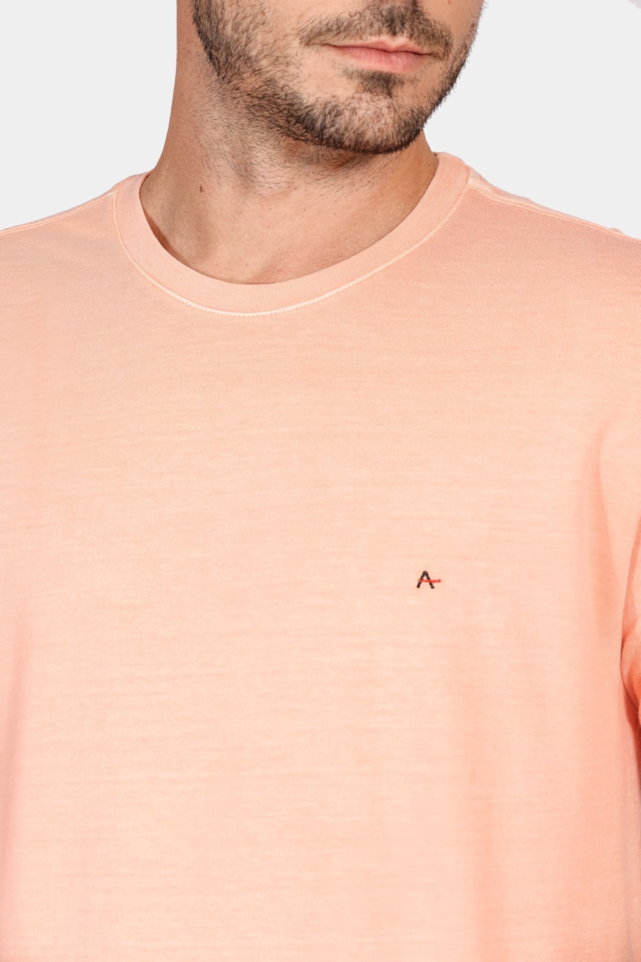 Camiseta Manga Curta Básica Bordado Salmão — foto 3 de 4