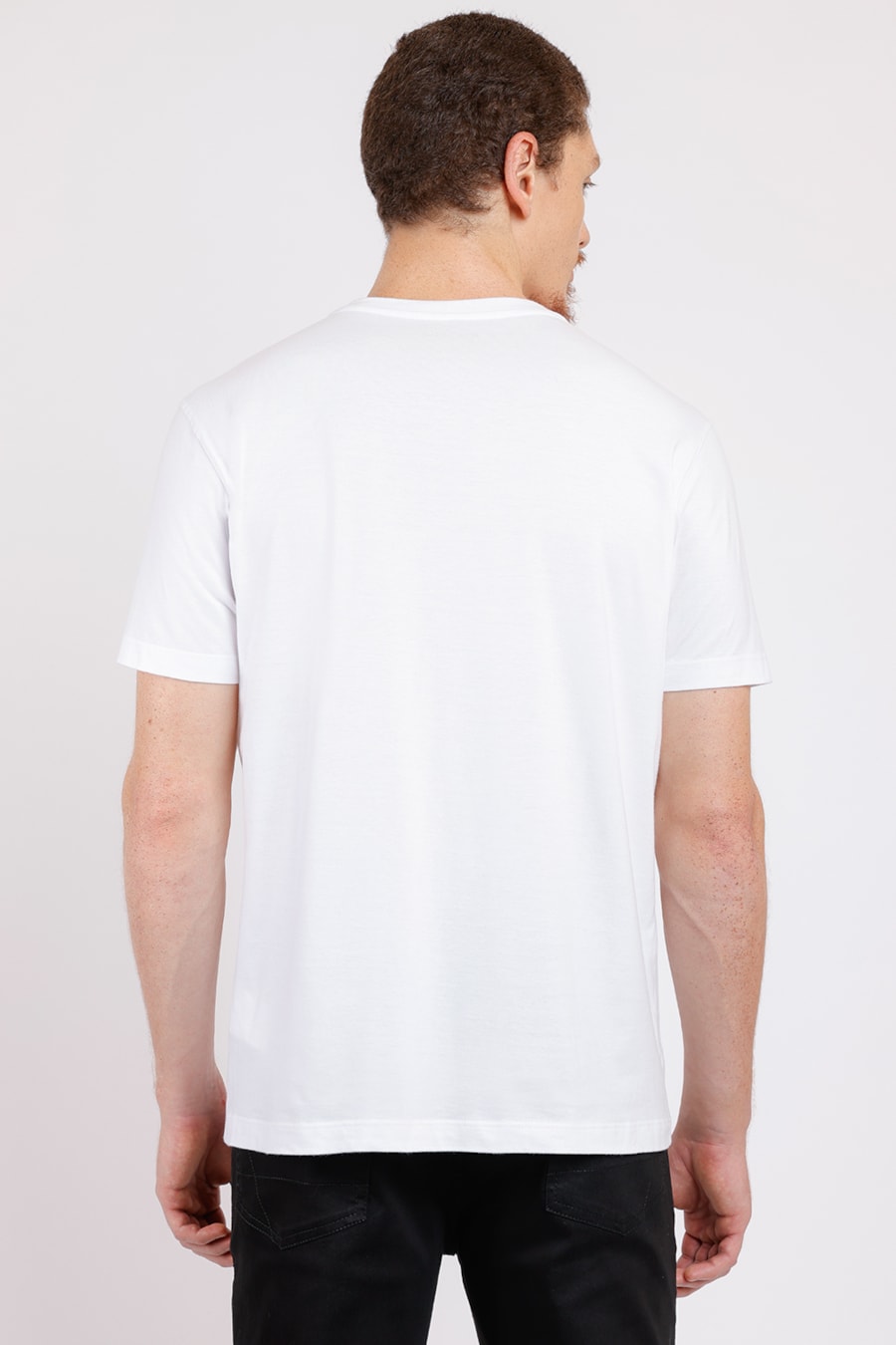 Camiseta Manga Curta Básica Com Gola v Branco — foto 2 de 2