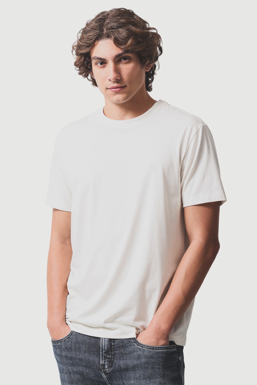 Camiseta Manga Curta Básica Comfort+ Off White — foto 1 de 5
