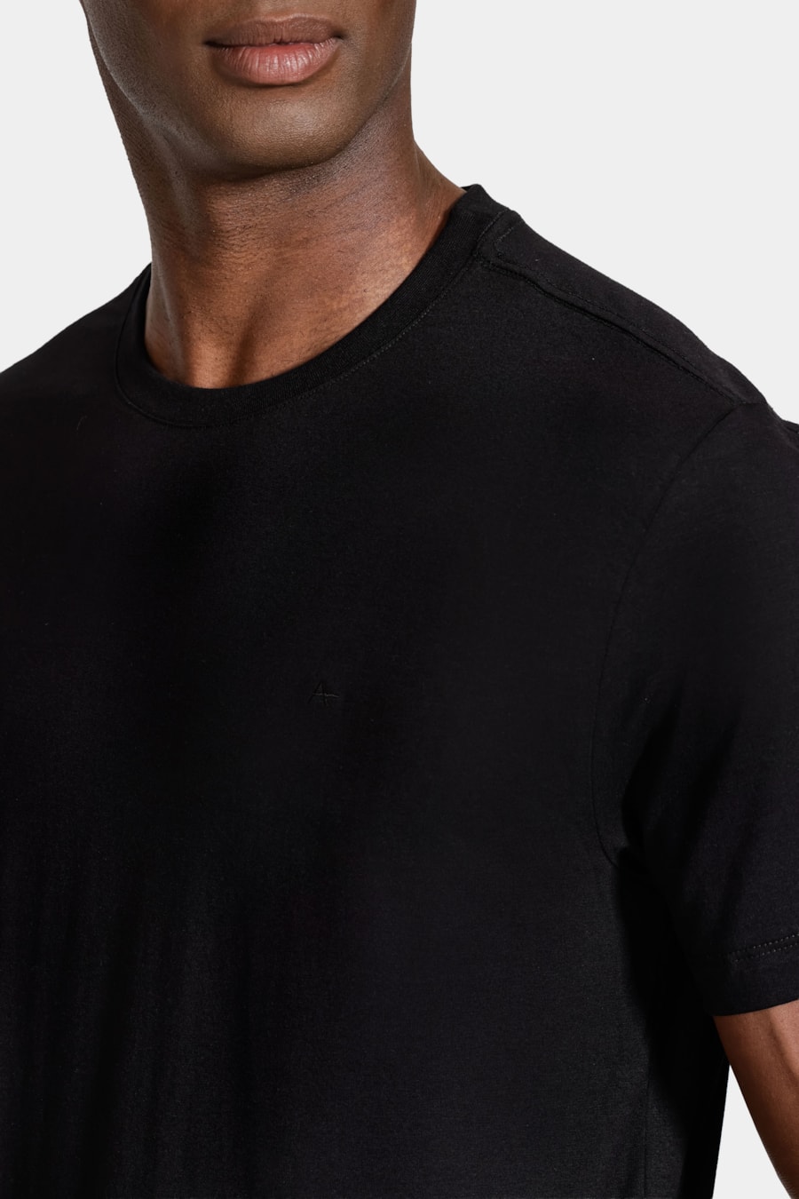 Camiseta Manga Curta Básica Comfort+ Preto — foto 3 de 6