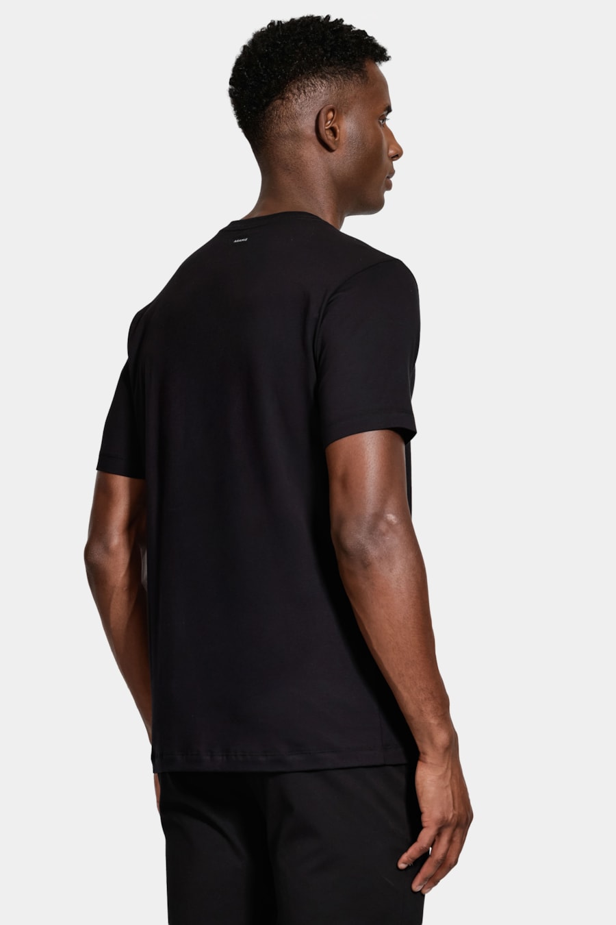 Camiseta Manga Curta Básica Comfort+ Preto — foto 4 de 6