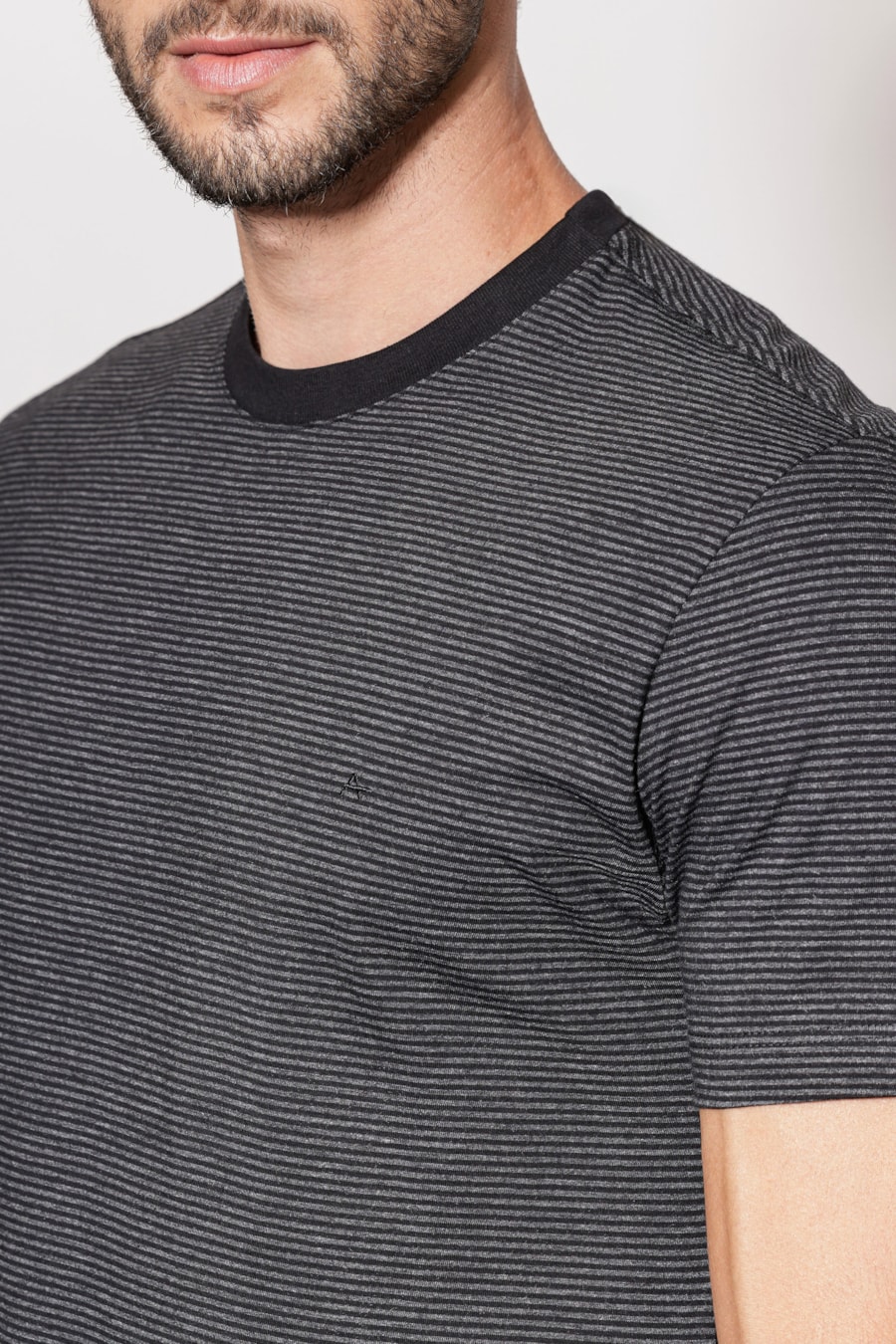 Camiseta Manga Curta Básica Listra Preto — foto 3 de 6