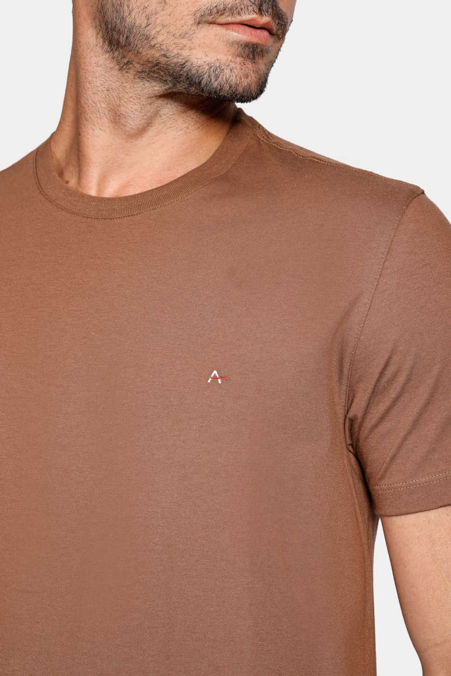 Camiseta Manga Curta Básica Marrom Cacau — foto 3 de 4