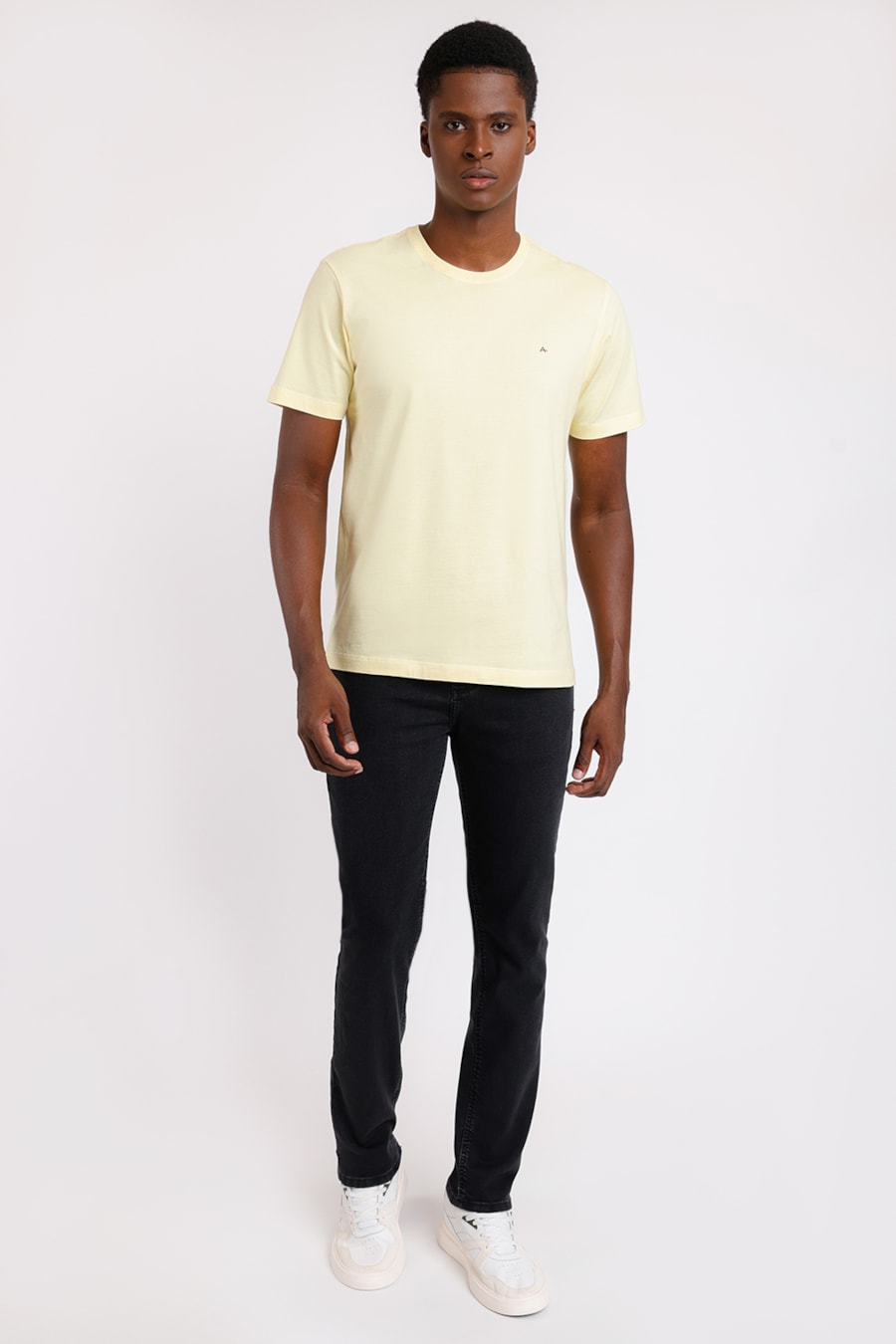 Camiseta Manga Curta Bordado Amarelo — foto 2 de 4