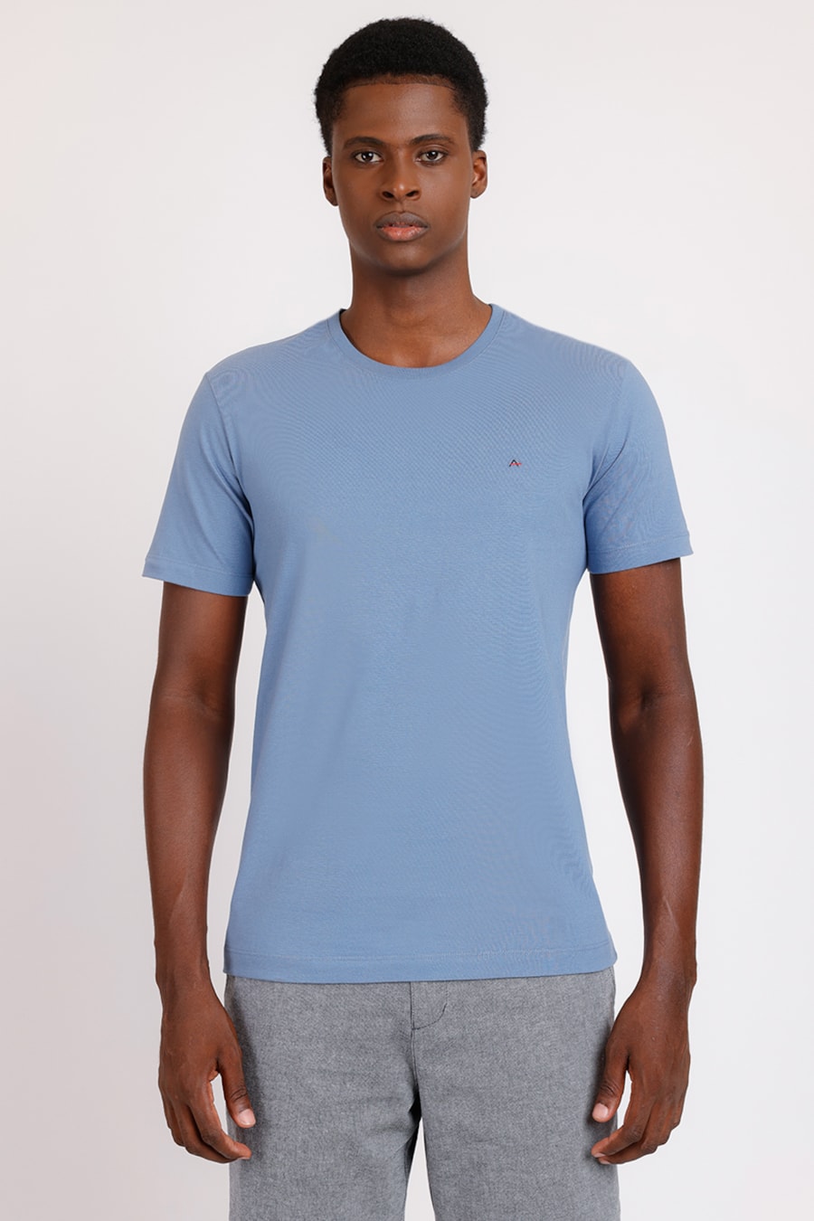 Camiseta Manga Curta Bordado Azul Claro — foto 1 de 4