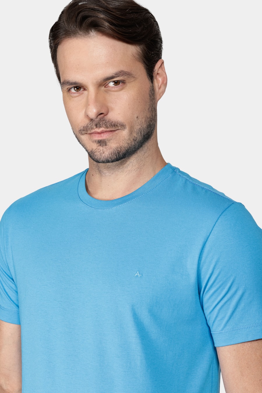Camiseta Manga Curta Bordado Básica Azul Piscina — foto 3 de 5