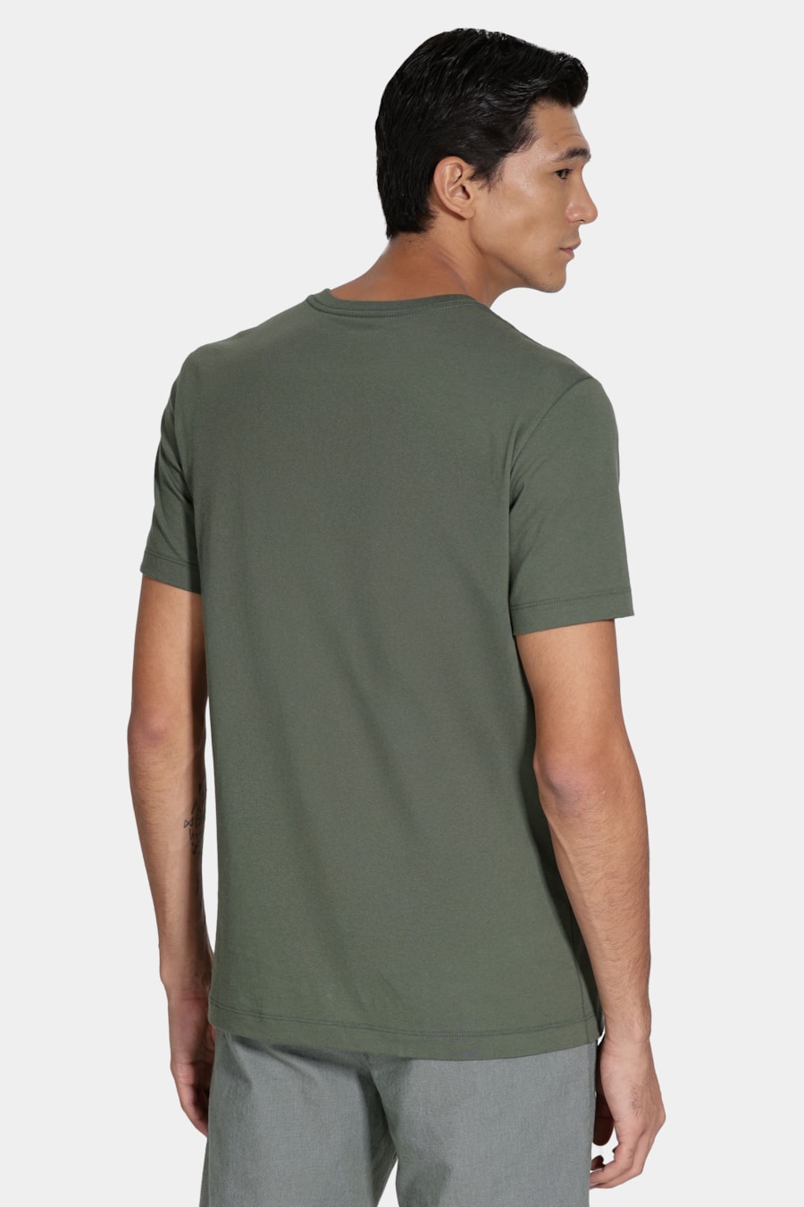 Camiseta Manga Curta Bordado Básica Verde Folha — foto 4 de 5