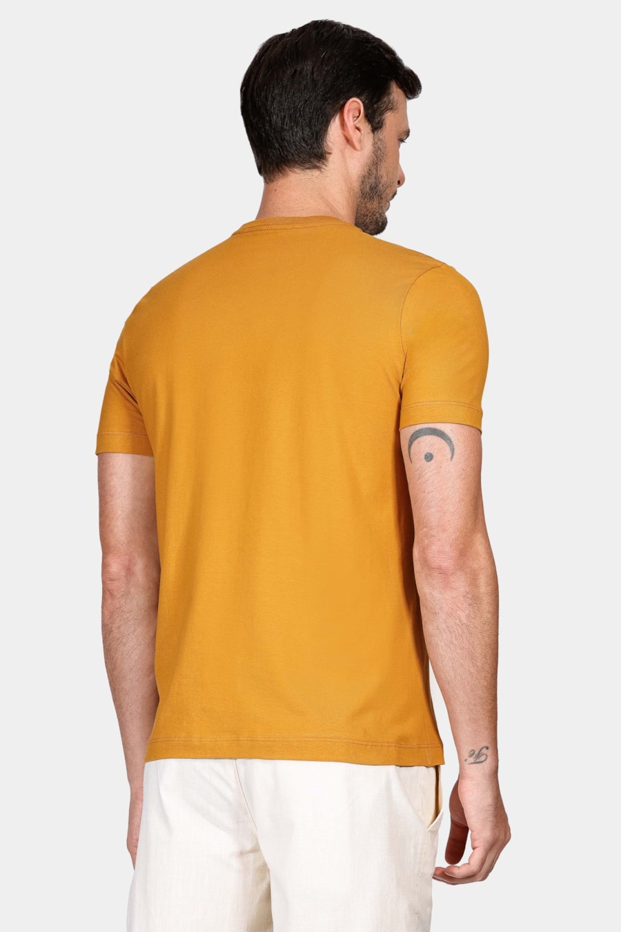 Camiseta Manga Curta Bordado Mostarda — foto 4 de 5