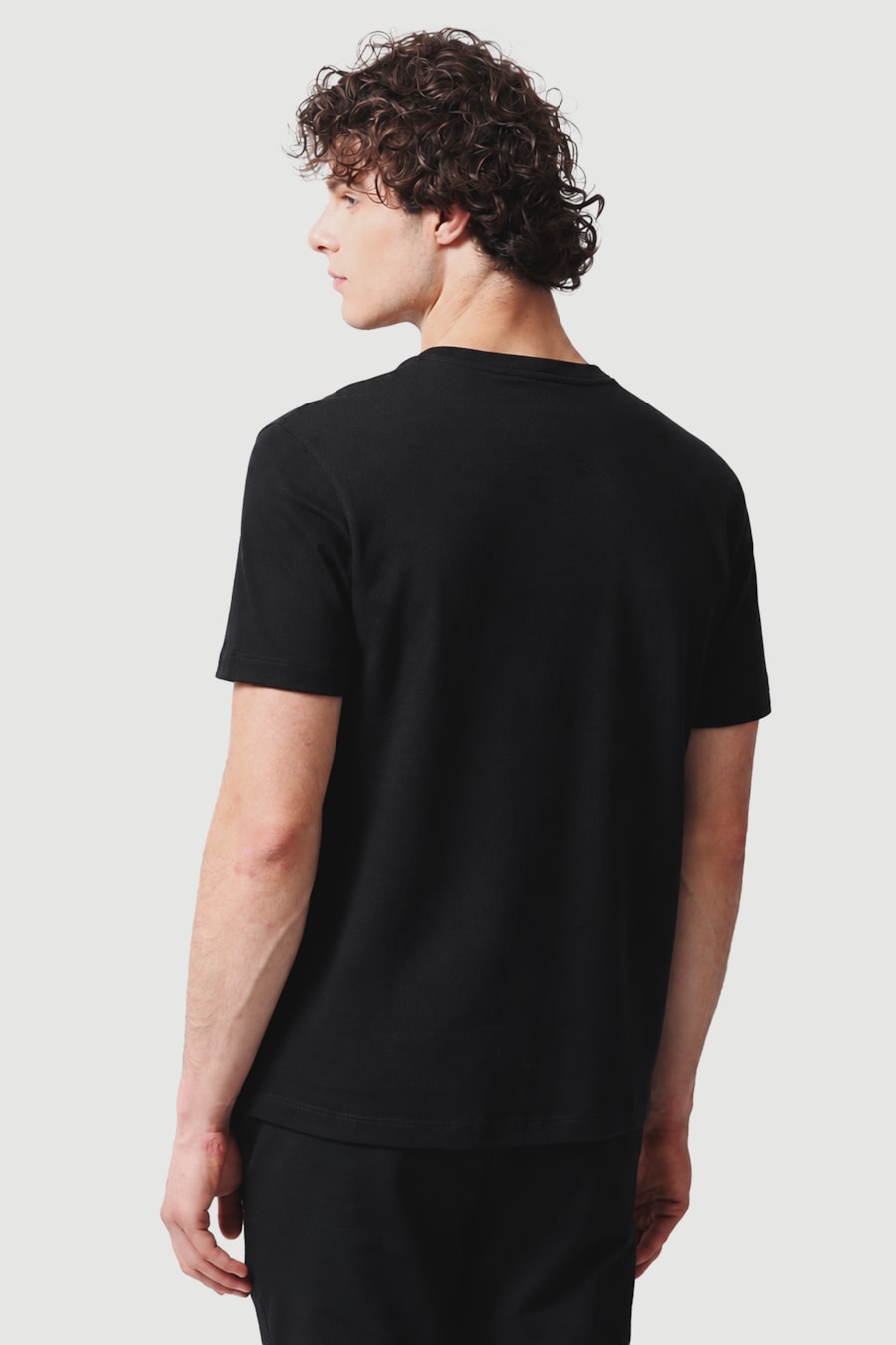 Camiseta Manga Curta Box Lisa Preto — foto 4 de 5