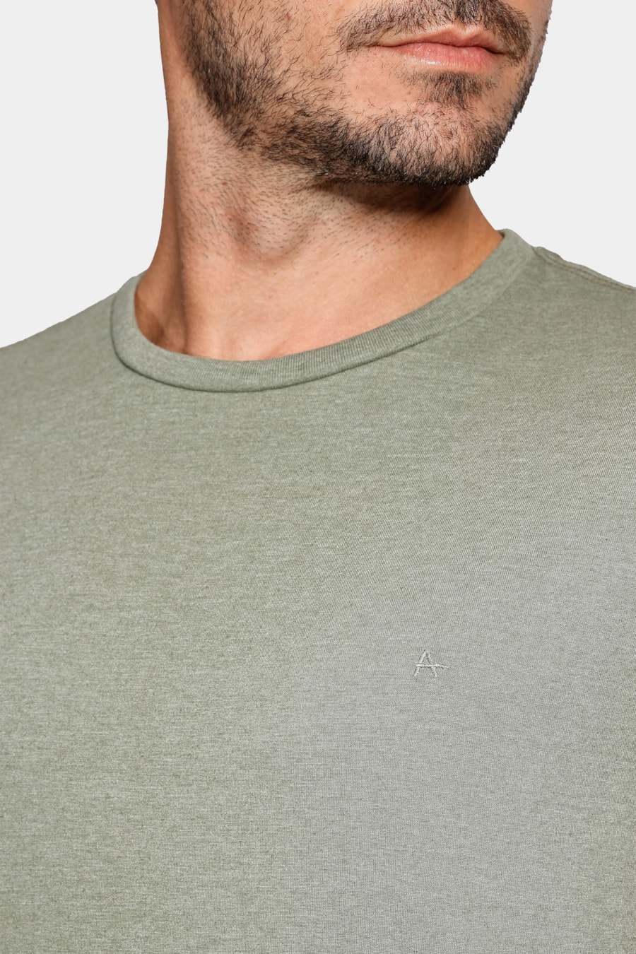 Camiseta Manga Curta Eco Lisa Verde Folha Seca — foto 3 de 4