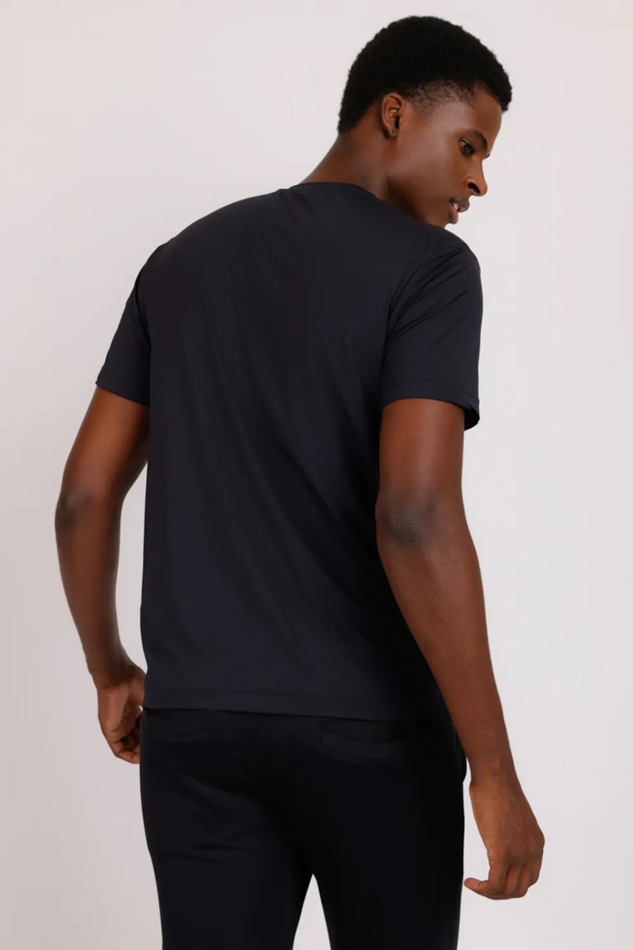 Camiseta Manga Curta em Estampa Geométrica Preto — foto 5 de 5