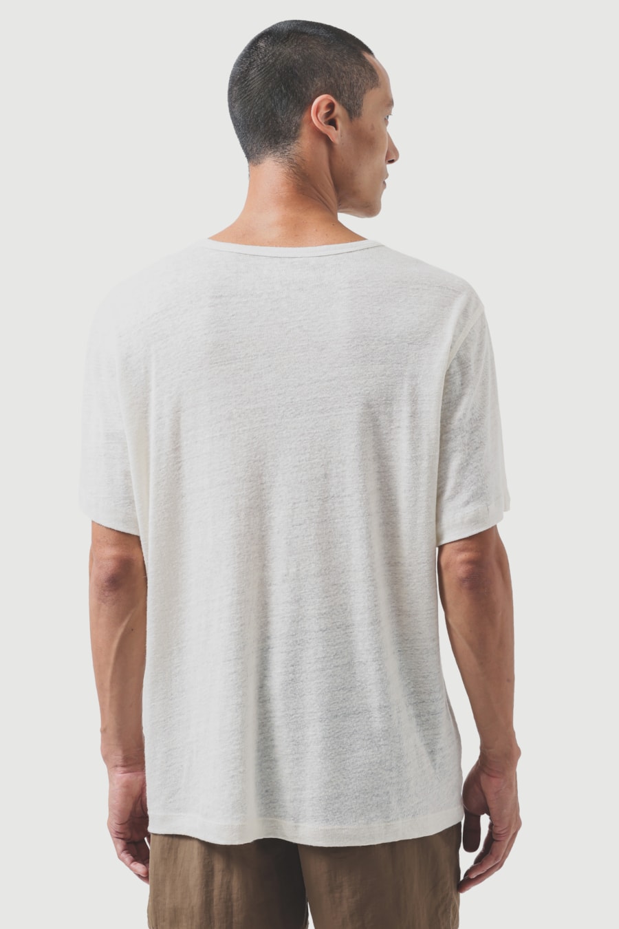 Camiseta Manga Curta em Linho Off White — foto 4 de 5