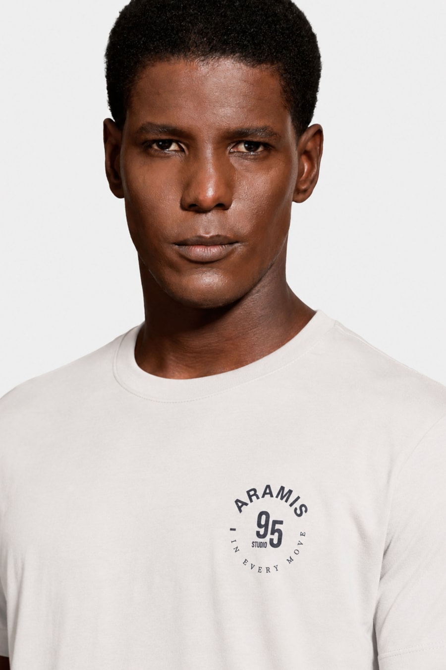 Camiseta Manga Curta Estampa Aramis Circular Gelo — foto 3 de 5