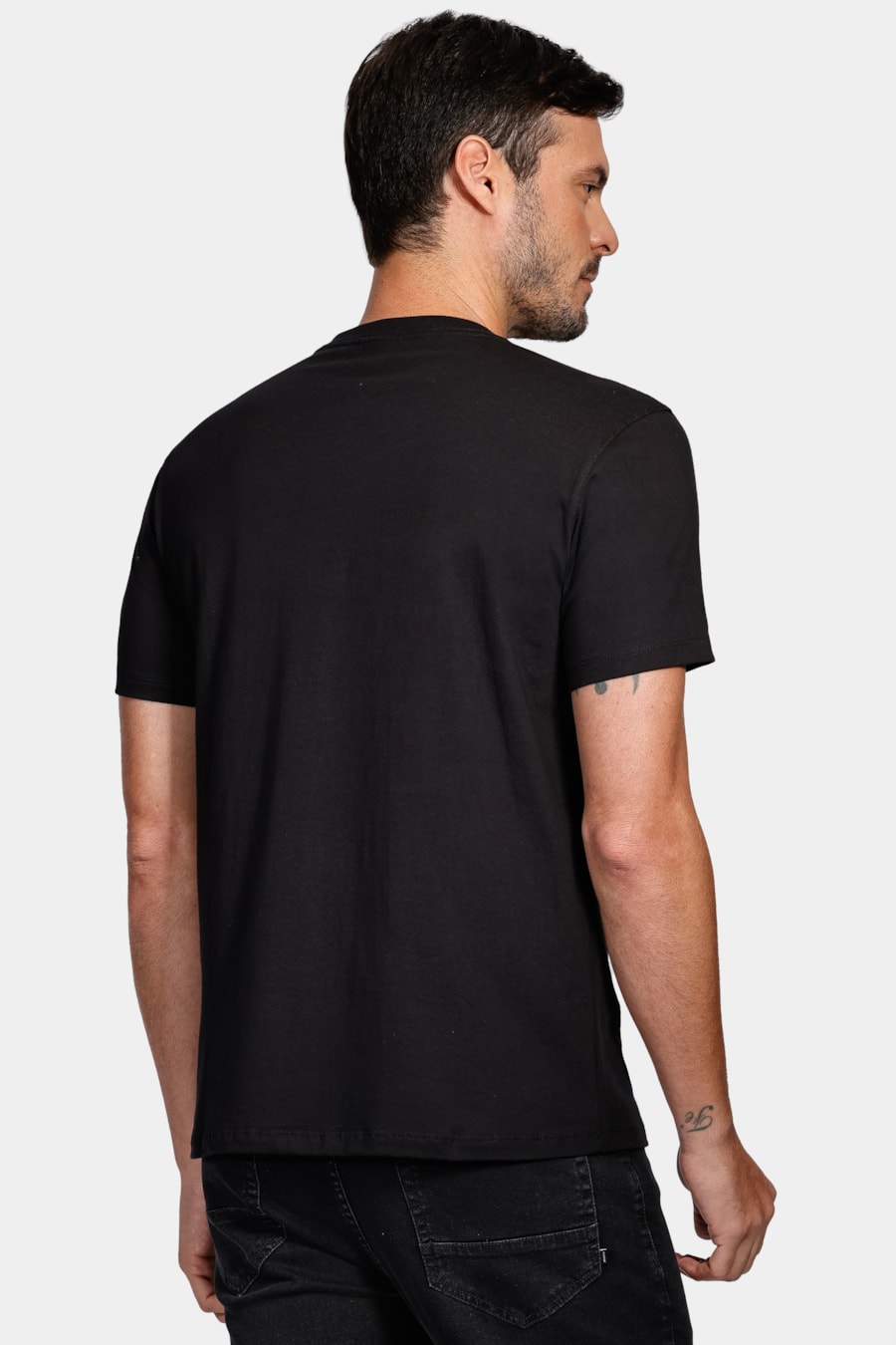 Camiseta Manga Curta Estampa Aramis Preto — foto 4 de 4