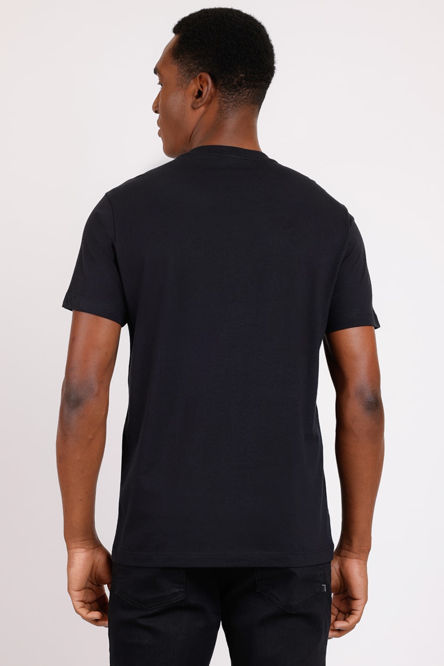 Camiseta Manga Curta Estampa Flor Fragmentos Preto — foto 2 de 2