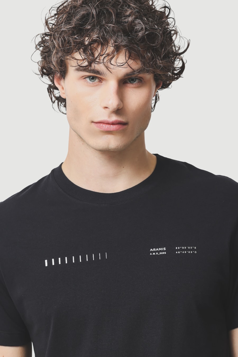 Camiseta Manga Curta Estampa Foil Preto — foto 3 de 5