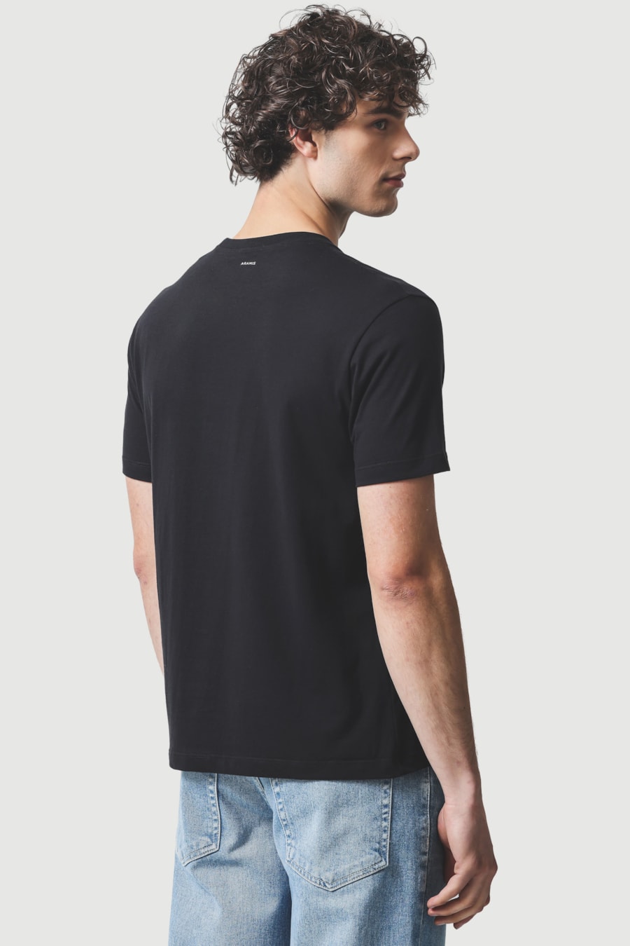 Camiseta Manga Curta Estampa Foil Preto — foto 4 de 5
