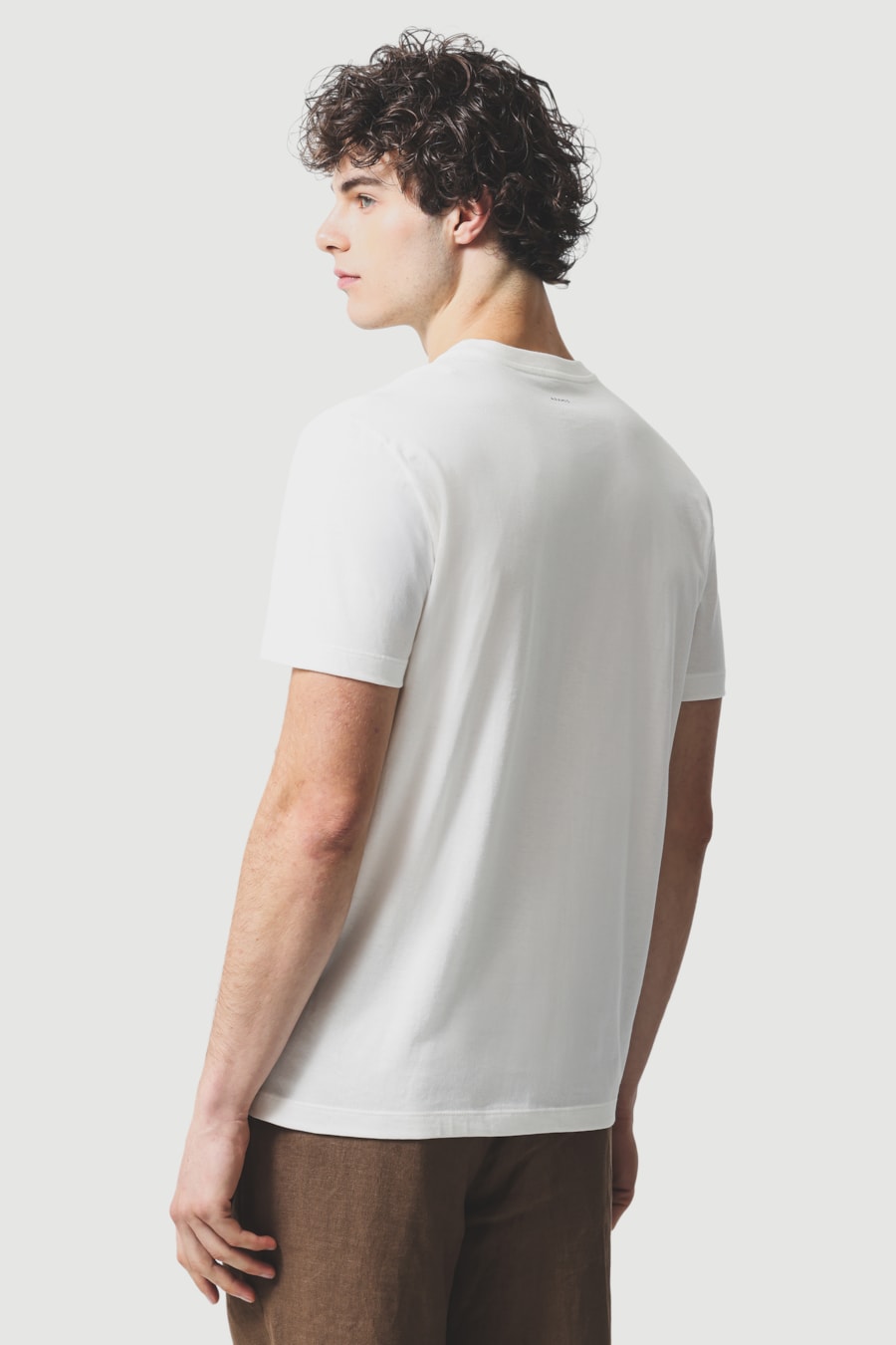 Camiseta Manga Curta Estampa Folha Off White — foto 4 de 5