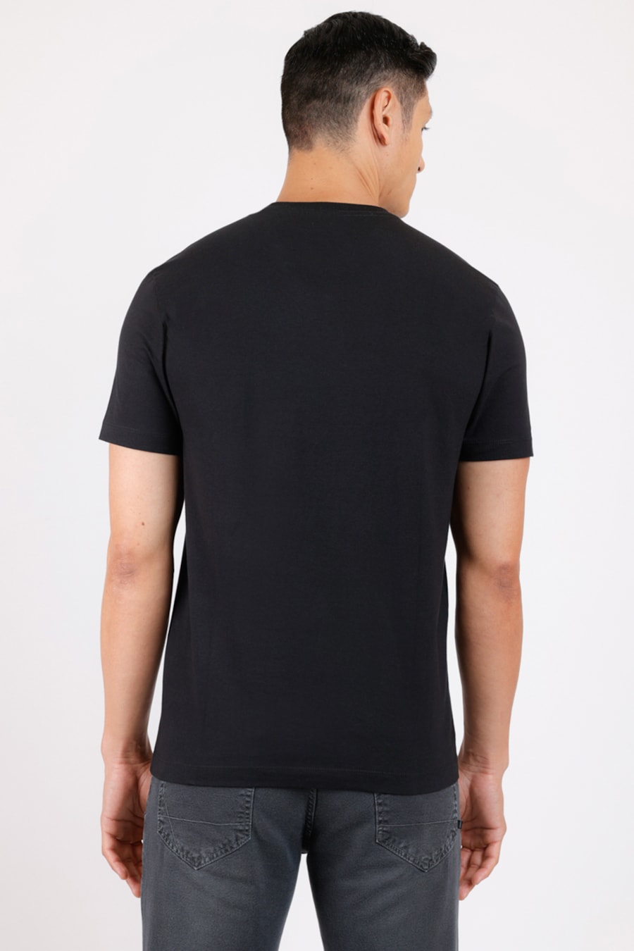 Camiseta Manga Curta Estampa Frontal Preto — foto 2 de 2