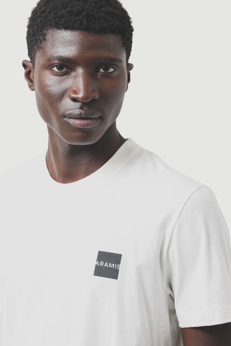 Camiseta Manga Curta Estampa Outline Off White — foto 3 de 7