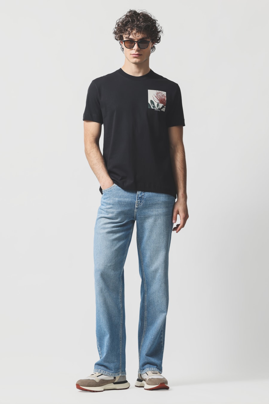 Camiseta Manga Curta Estampa Protea Preto — foto 2 de 5