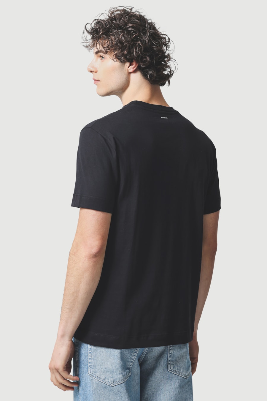 Camiseta Manga Curta Estampa Protea Preto — foto 4 de 5
