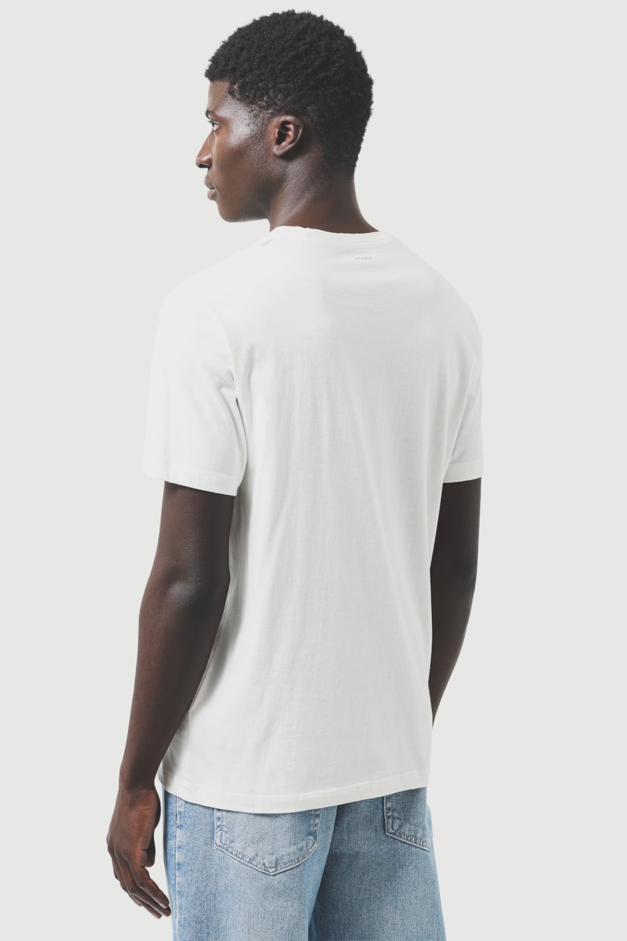 Camiseta Manga Curta Estampa Studio Off White — foto 4 de 5