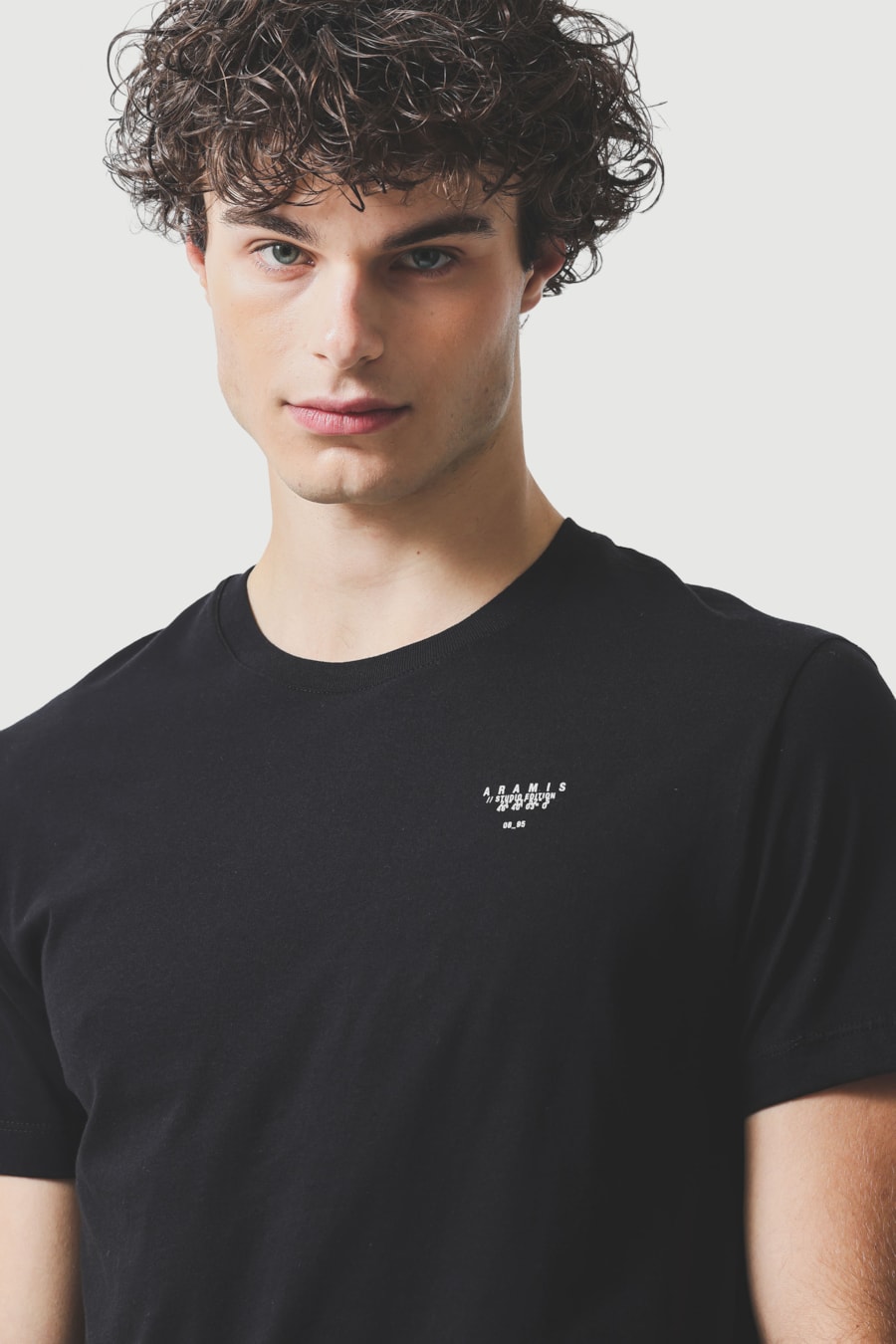 Camiseta Manga Curta Estampa Studio Preto — foto 3 de 5
