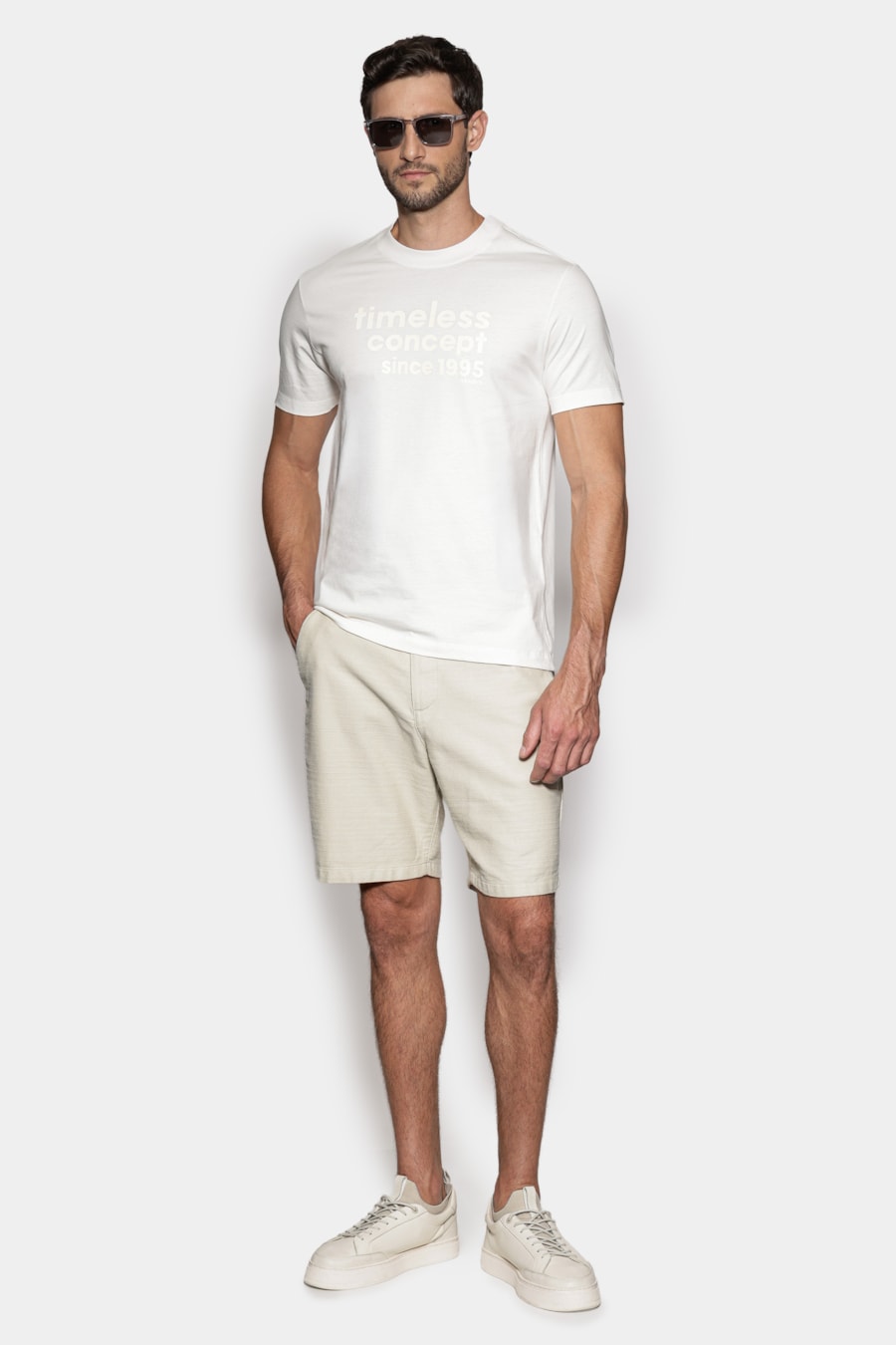 Camiseta Manga Curta Estampa Timeless Off White — foto 2 de 5