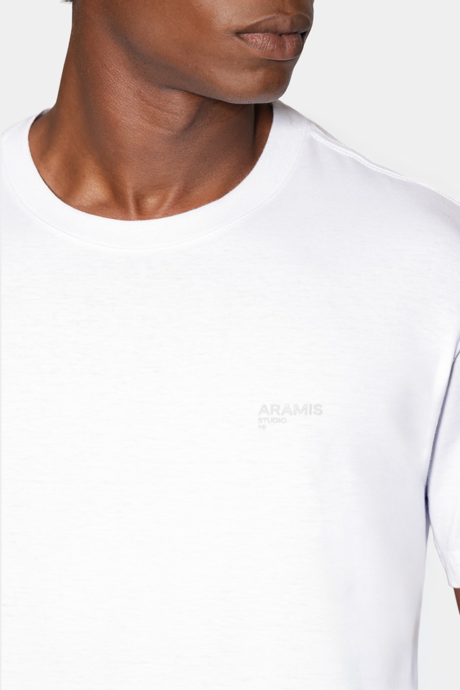 Camiseta Manga Curta Estampada Studio Branco — foto 3 de 5