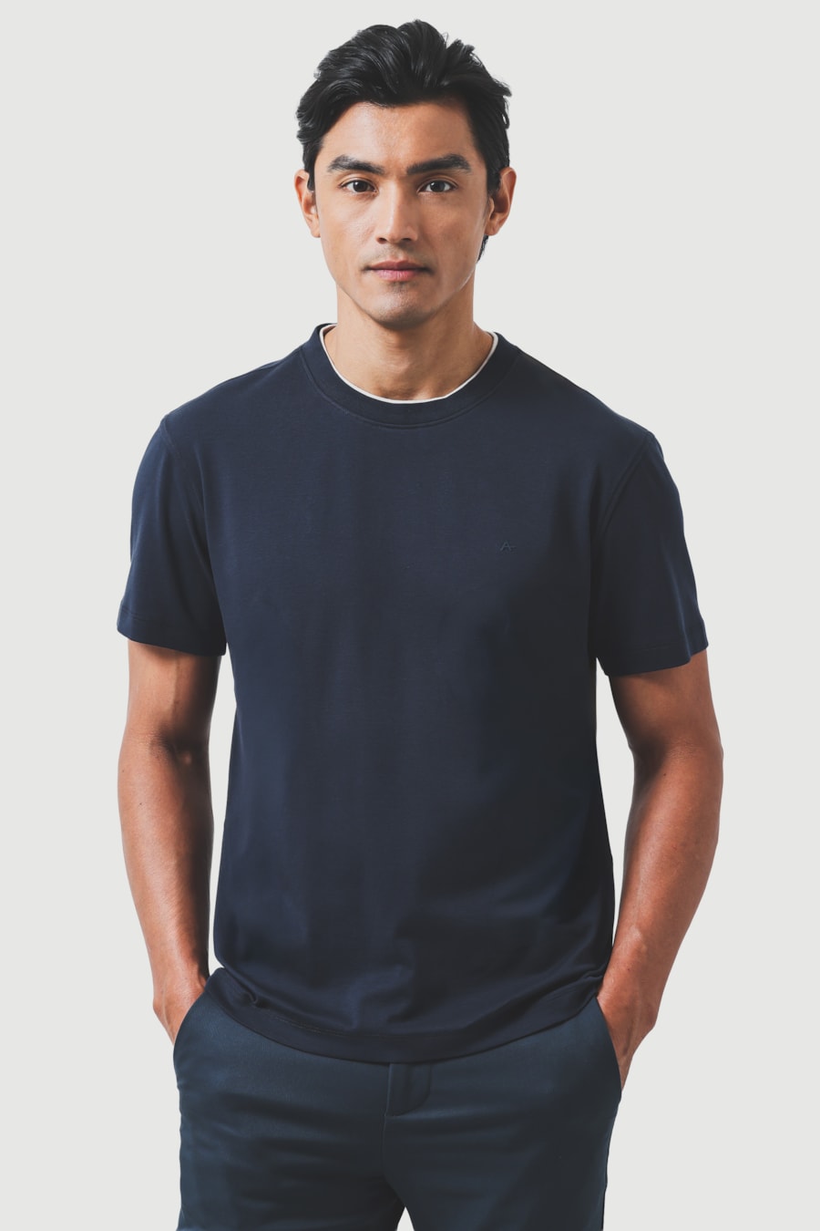 Camiseta Manga Curta Fio 60 Com Detalhe na Gola Marinho — foto 1 de 5