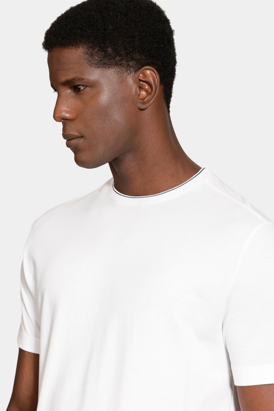 Camiseta Manga Curta Friso Gola Off White — foto 3 de 5