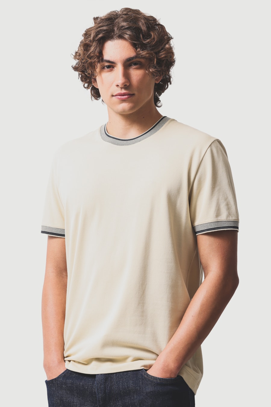 Camiseta Manga Curta Gola Com Frisos Amarelo Claro 118 — foto 1 de 5