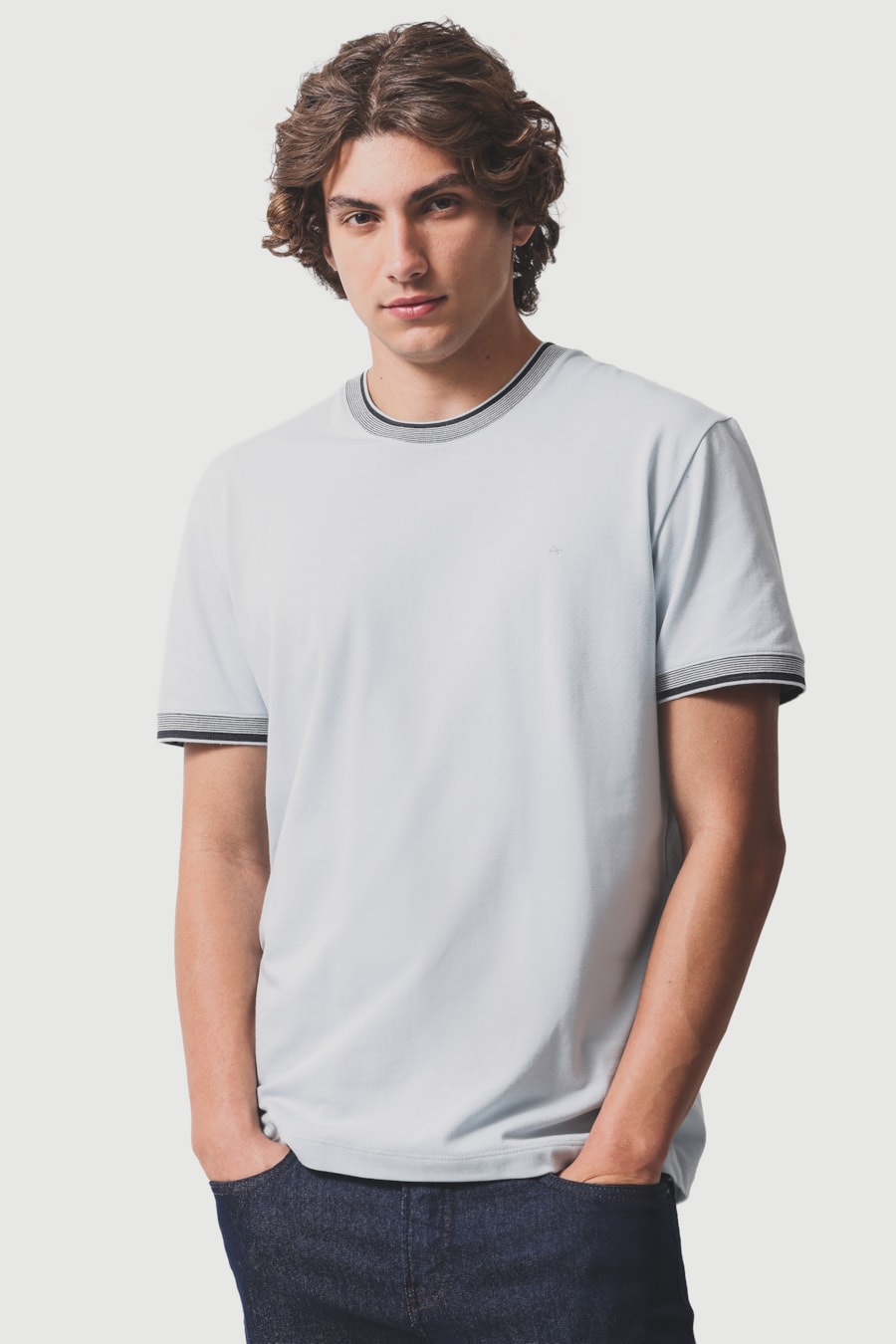 Camiseta Manga Curta Gola Com Frisos Azul Celeste 118 — foto 1 de 5