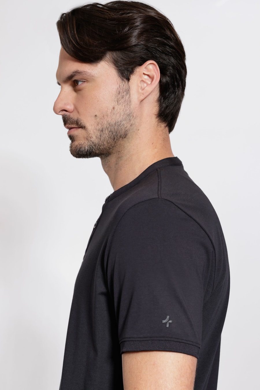 Camiseta Manga Curta Henley Pima Performing Preto — foto 4 de 6