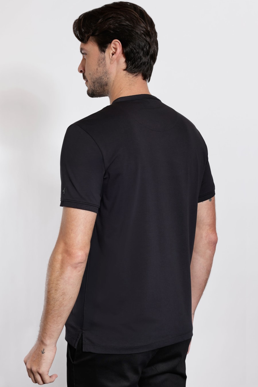Camiseta Manga Curta Henley Pima Performing Preto — foto 5 de 6