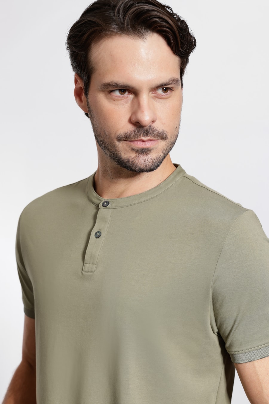 Camiseta Manga Curta Henley Pima Performing Verde — foto 3 de 6