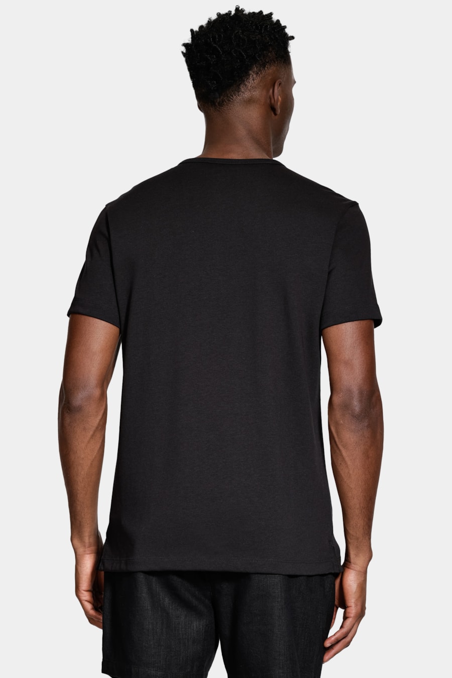 Camiseta Manga Curta Jersey Henley Preto — foto 4 de 5