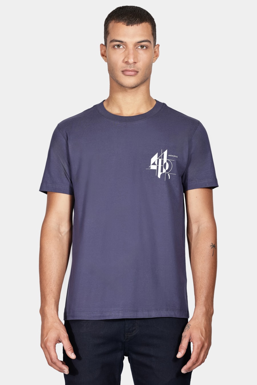 Camiseta Manga Curta Linhas Geométricas Azul Marinho — foto 1 de 5