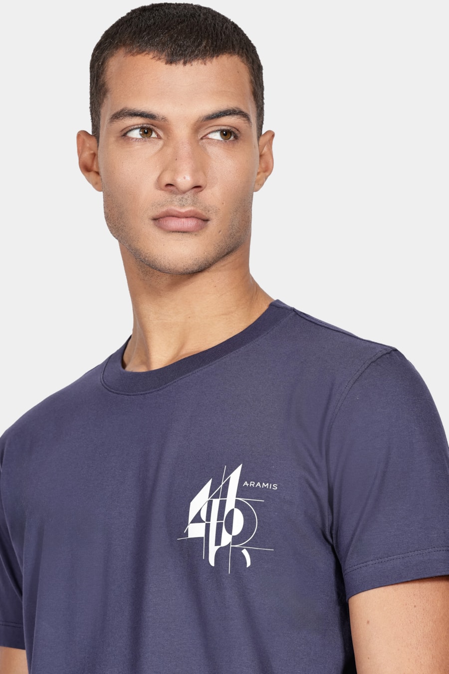 Camiseta Manga Curta Linhas Geométricas Azul Marinho — foto 3 de 5